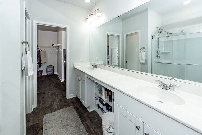 Building Photo - 239 Pine Crest View Dr