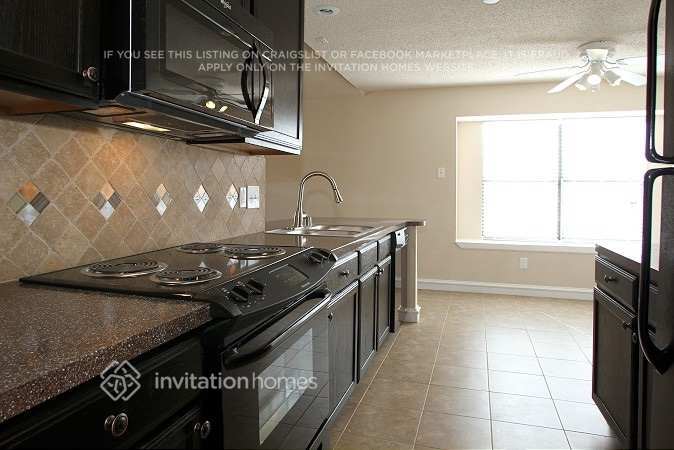 Building Photo - 2665 Claremont Dr