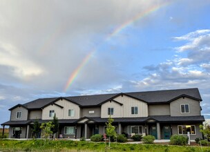 Building Photo - Beautiful 3 Bed 2.5 Bath Townhome in North East Fort Collins!
