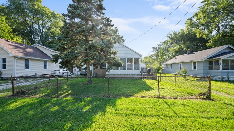Front yard - 1001 Patchen Rd