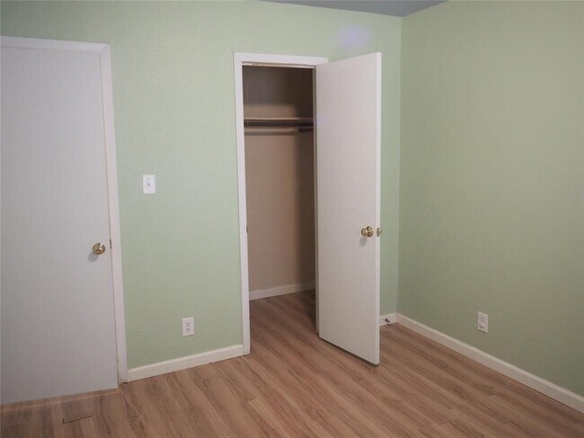Building Photo - 6473 Hart Ln