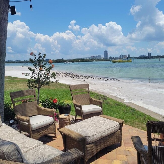 Building Photo - 865 S Gulfview Blvd