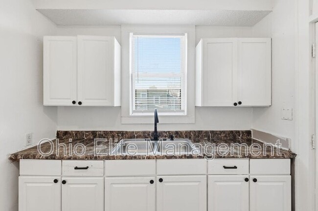 Building Photo - 500 N Champion Ave