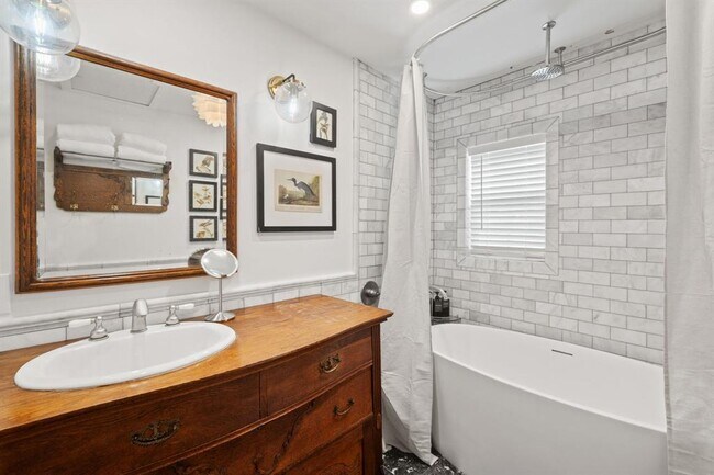 Building Photo - 5332 Balcones Dr