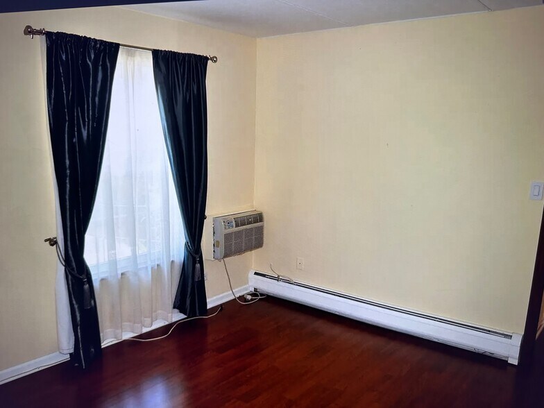 Building Photo - 5125 Blodgett Ave