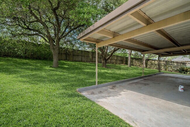 Building Photo - Find comfort, style, and convenience in this beautiful 3-bedroom home located in a desirable gate...