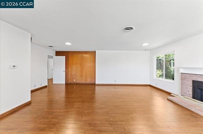 Building Photo - 1566 Mann Dr