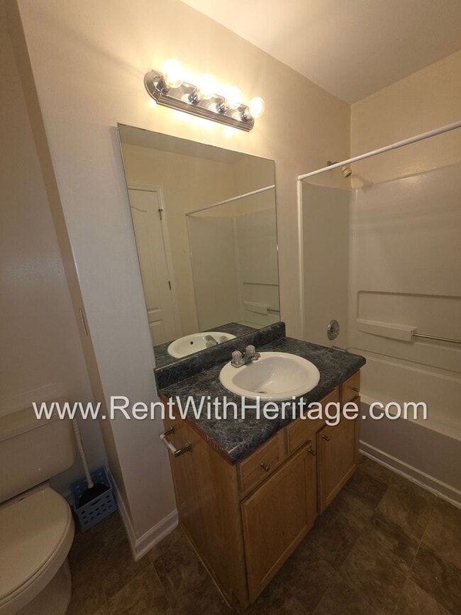 Building Photo - Fantastic 4bd/2.5ba Townhome/ Swim Tennis/ Great Location