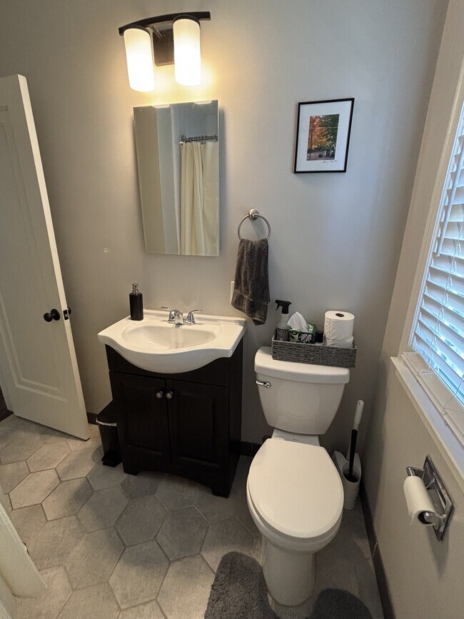 Building Photo - 3132 Edgewood Ave S