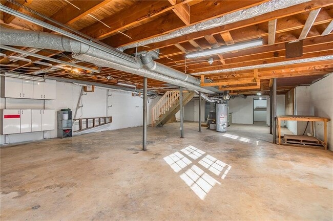 Building Photo - 905 Tanglewood Trail