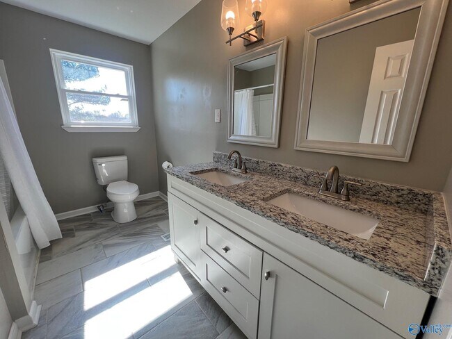 Building Photo - 132 Mandy Dr