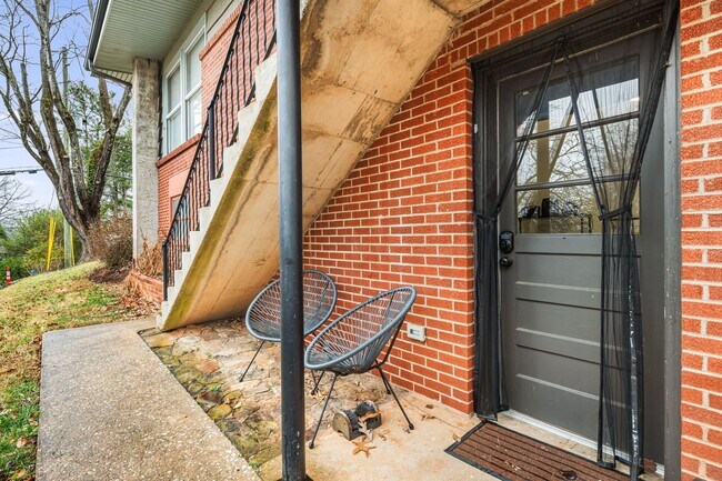 Building Photo - Longview Road