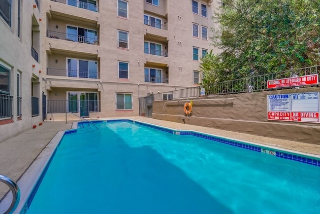 Building Photo - Amazing 2 Bedroom in Bankers Hill