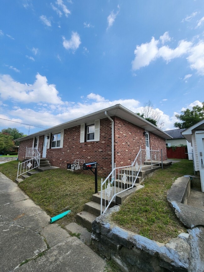 Building Photo - 61 E Park St