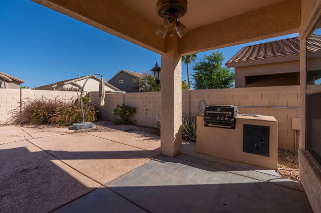 Building Photo - 15224 W Desert Hills Dr