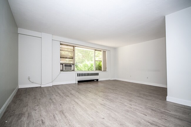 Building Photo - 145 Pinckney St