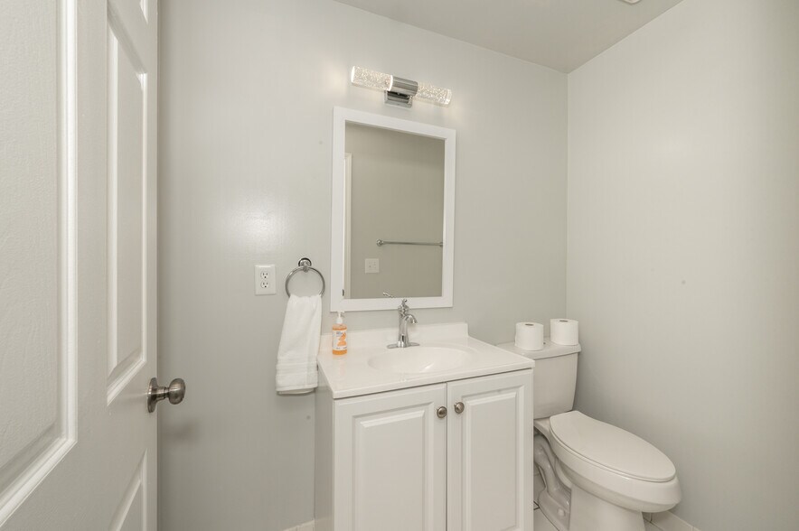 Building Photo - 726 Madison Ave