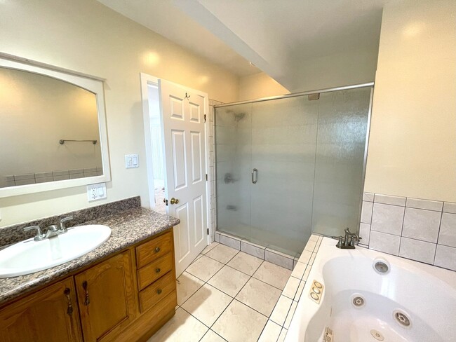 Building Photo - 3 bedroom immaculate home in Southwest Tor...