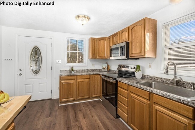 Building Photo - 657 W Swanzey Rd