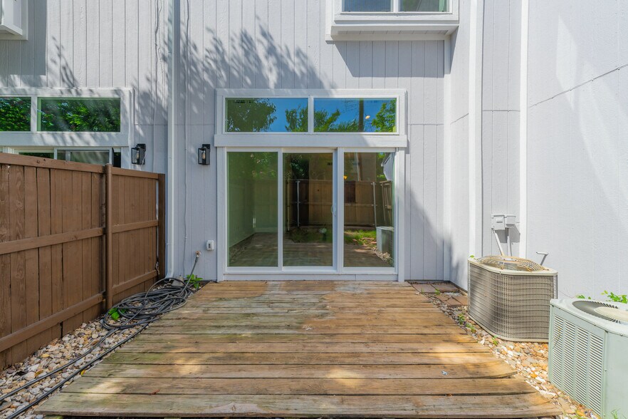 Building Photo - 2815 Welborn St