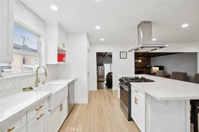 Building Photo - 3686 Palo Verde Ave W