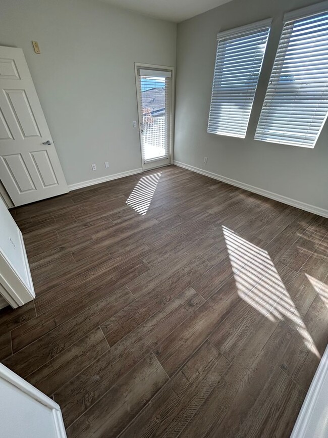 Building Photo - Temecula PKwy. 1 Bedroom, 1 Bath Condo with Garage