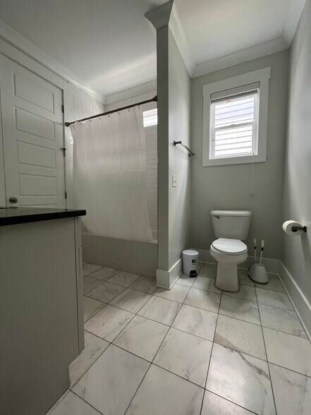 Building Photo - 1705 14th Ave S