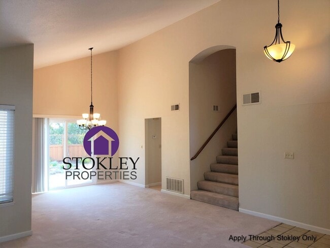 Building Photo - 517 Mesa Verde Pl