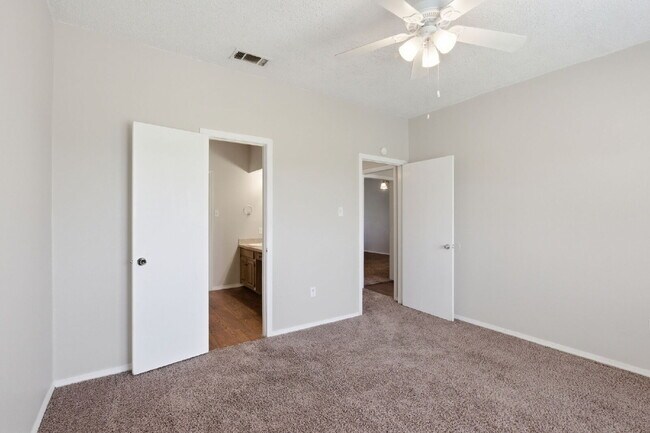 Building Photo - Rowlett Duplex