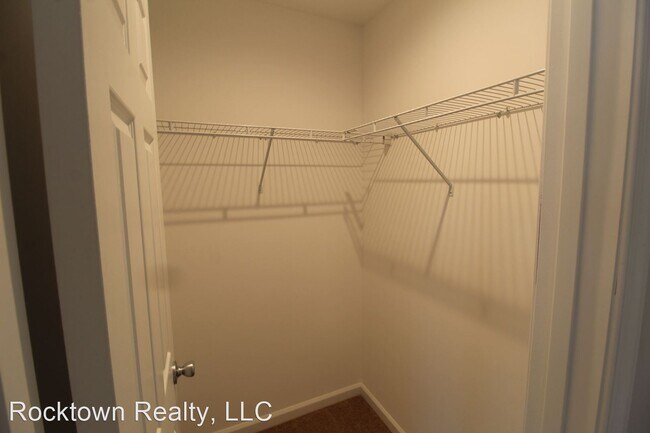 Building Photo - 3 br, 2.5 bath House - 3035 Locust Grove