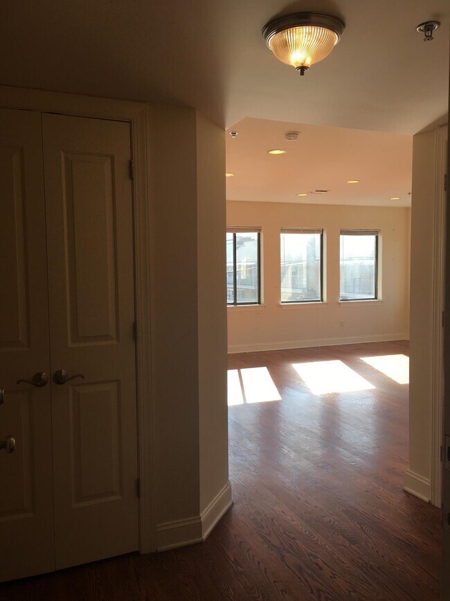 Building Photo - 136 41st St