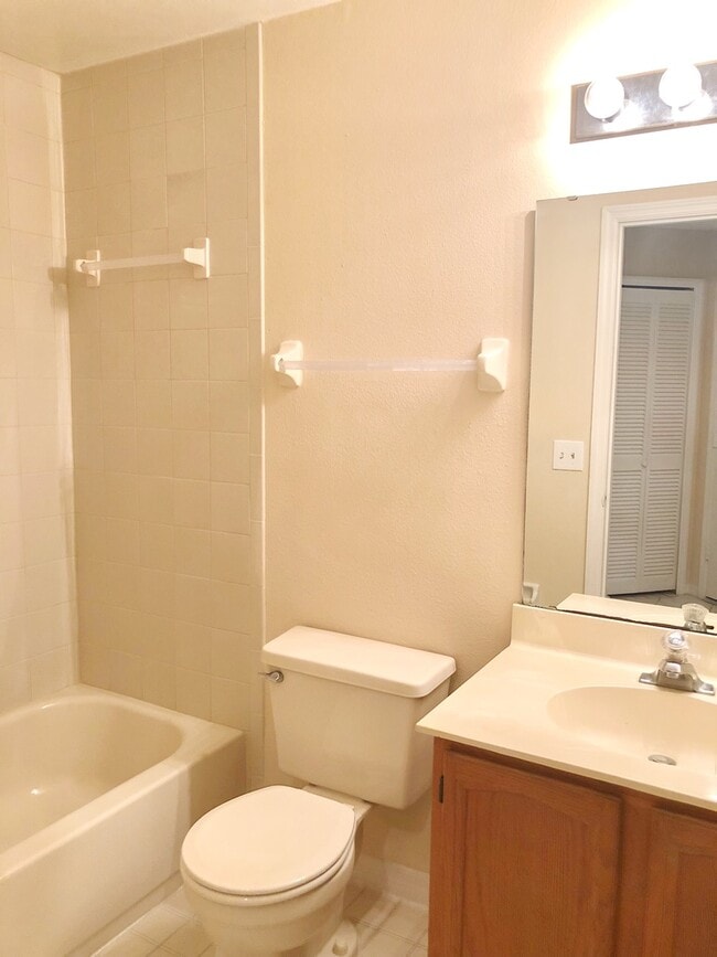 Building Photo - Wedgefield Golf Villa