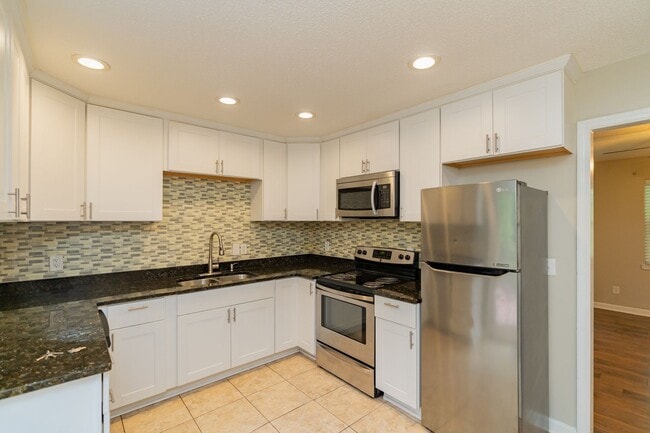 Building Photo - 3 Bedroom, 2 Bath Charmer in Ringgold, GA!!