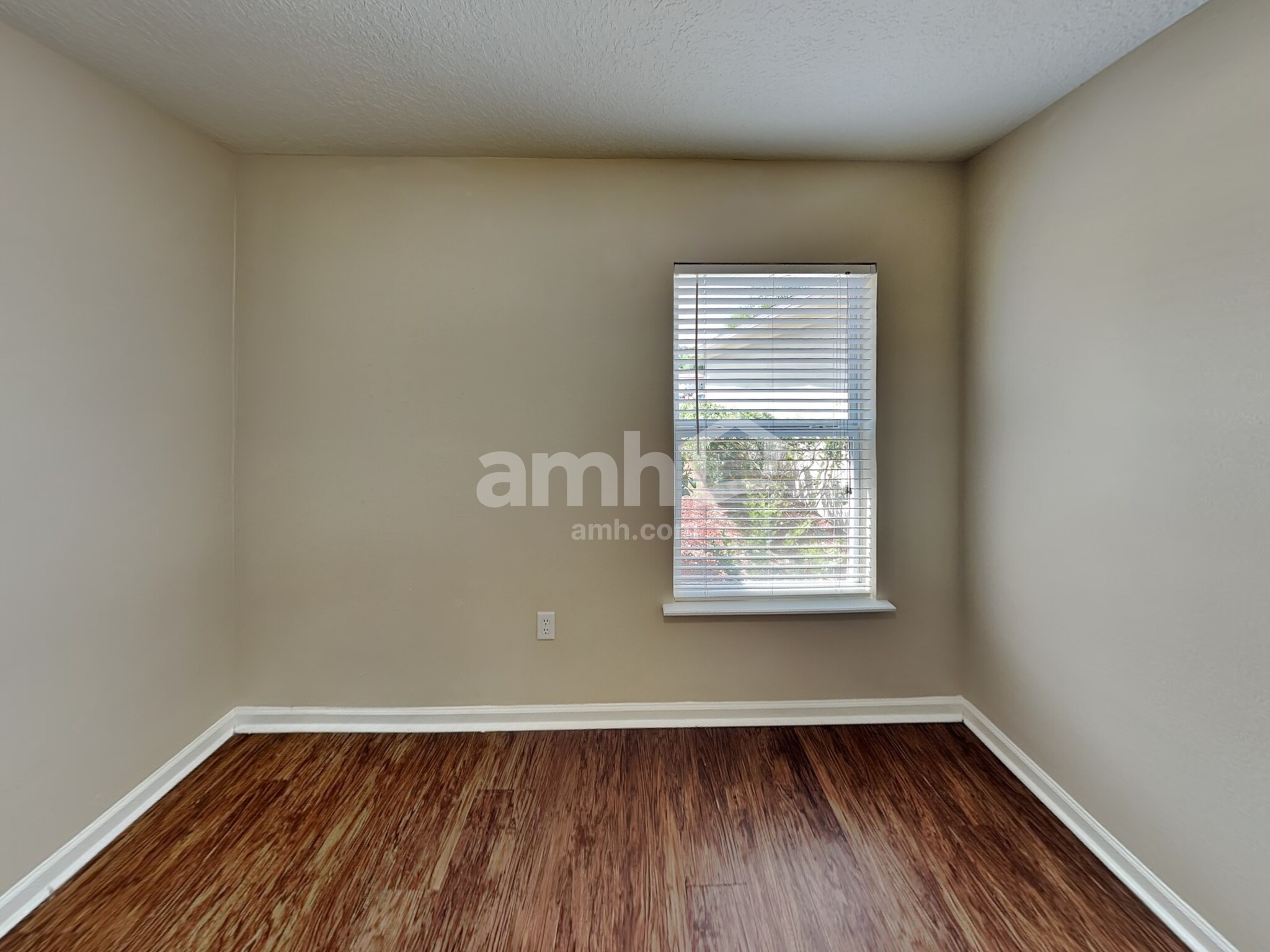 Building Photo - 1420 Heather Ct