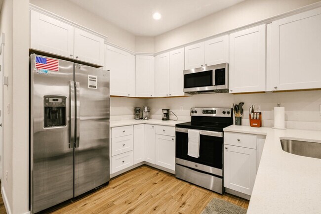 Building Photo - 3213 Grand Blvd