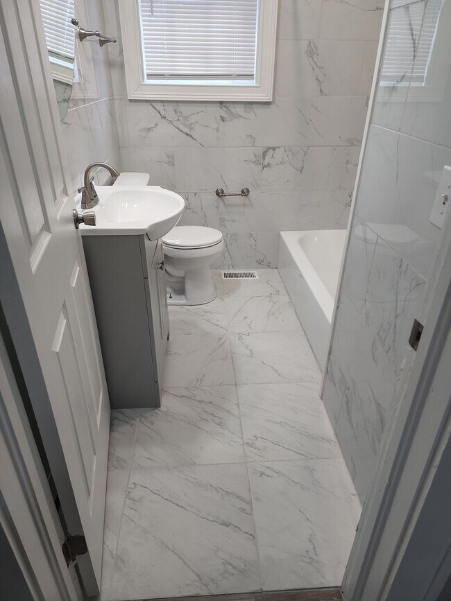 Building Photo - Completely Remodeled Cottage style home fo...
