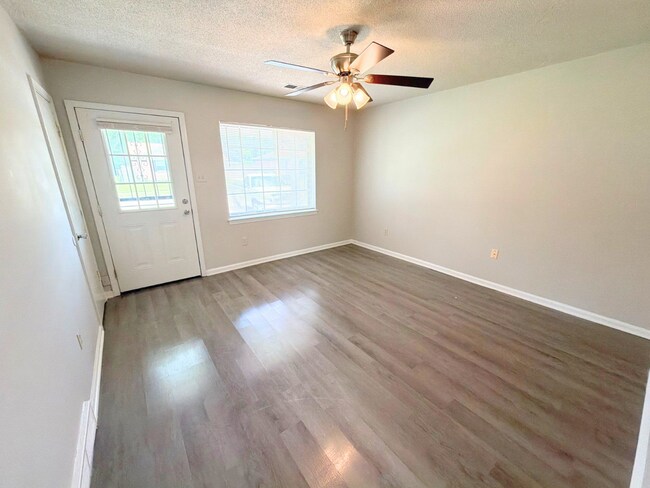 Building Photo - Newly Renovated Home In Whitehaven - Open To Section 8