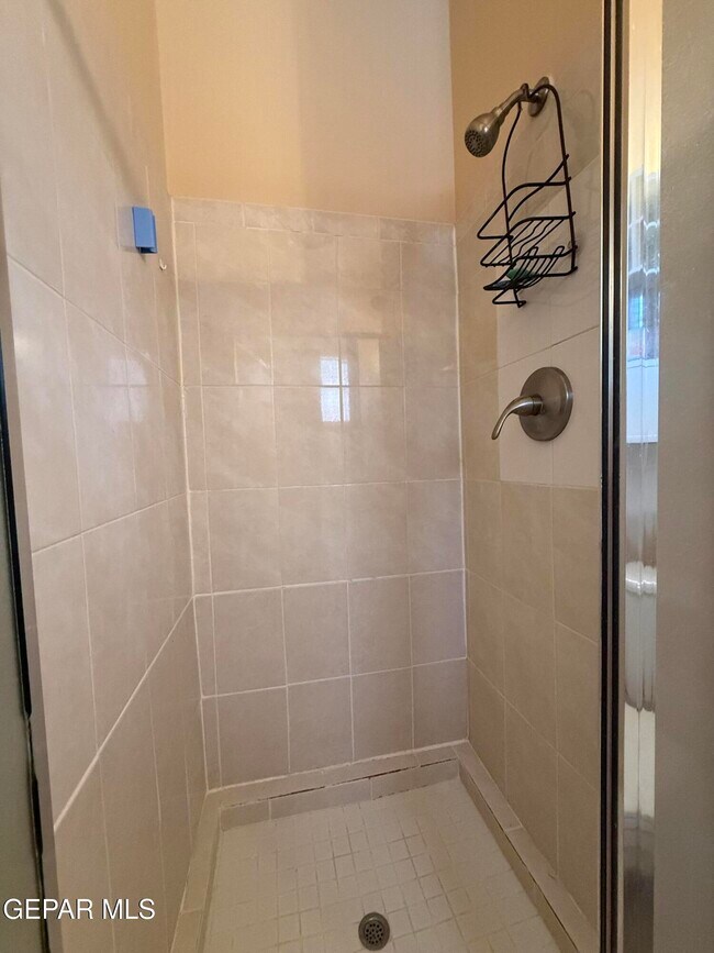 Building Photo - 10449 Chinaberry Dr