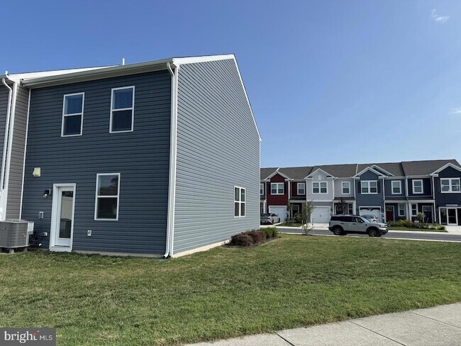Building Photo - 1408 Sugarplum Ln