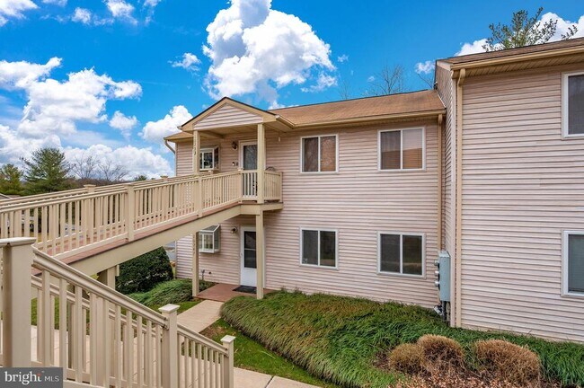 Building Photo - 10247 Redtail Ct