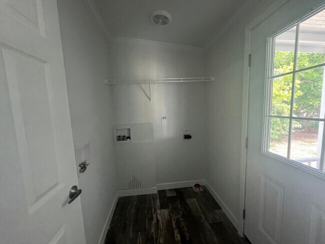 Building Photo - 55 Eland Dr