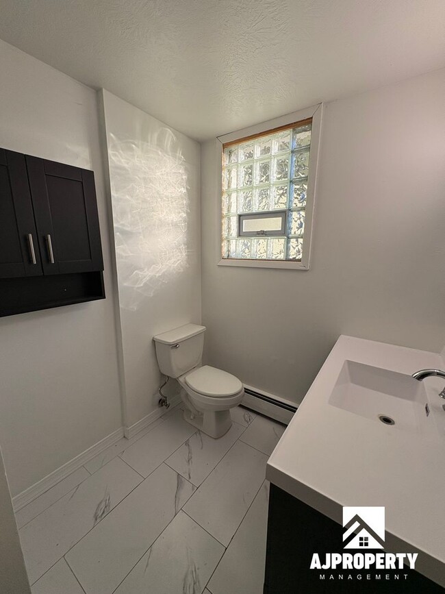 Building Photo - 3012 S Phillips Ave