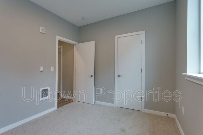 Building Photo - 3563 N Gantenbein Ave