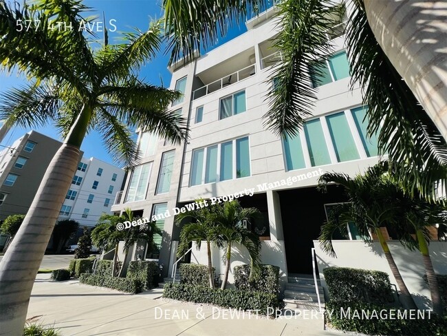 Primary Photo - Luxury Townhome in Downtown St Pete - For ...