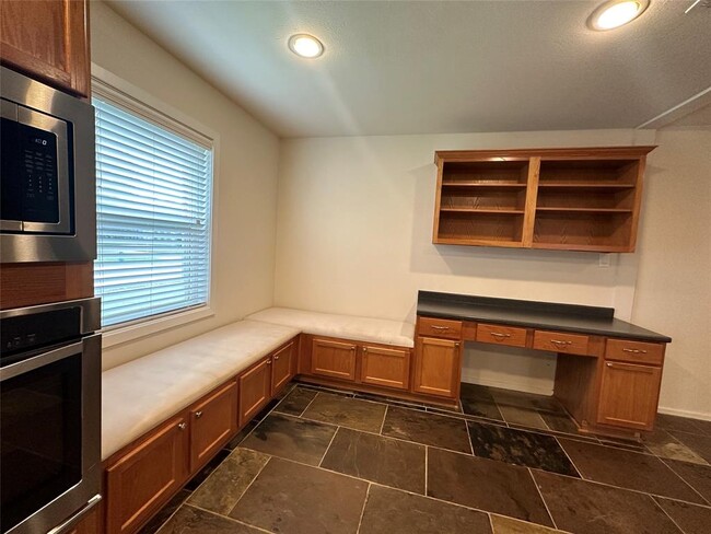 Building Photo - 9602 Fairdale Ln