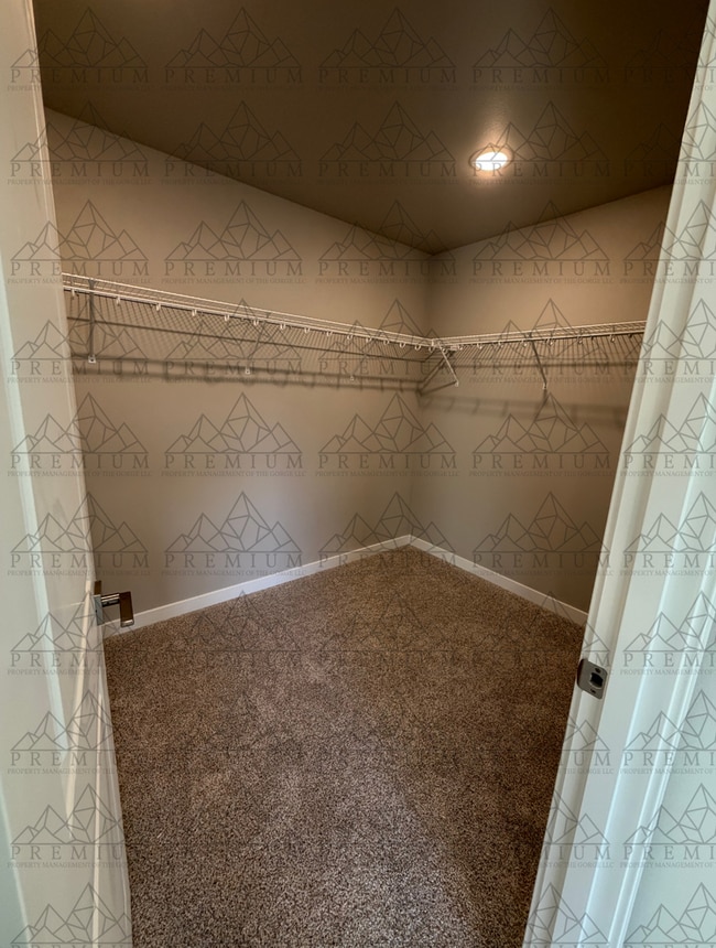 Building Photo - 1026 SE Warco Dr