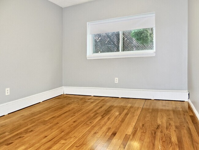 Building Photo - 541 Adams St