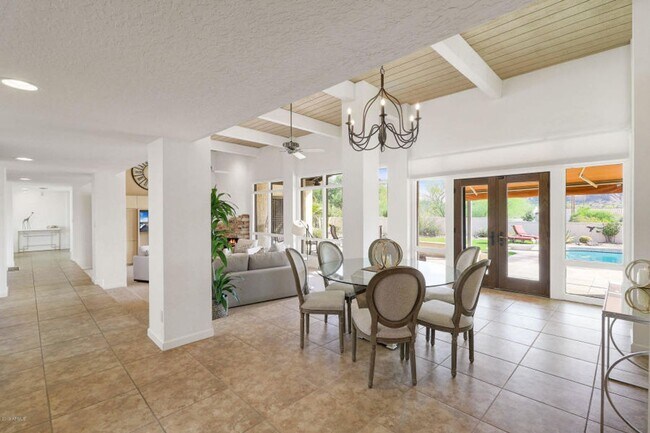 Building Photo - Beautiful 5 bed/4 bath + Den in Desirable Paradise Valley