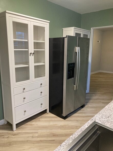 Building Photo - 108 W 17th St