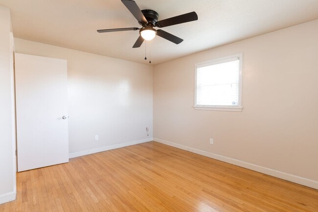 Building Photo - Welcome to this charming 3-bedroom, 2 full...